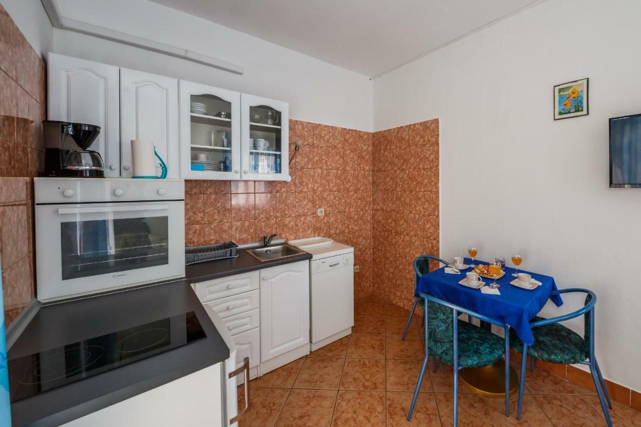 Apartments Sea Star Kastela Exterior photo